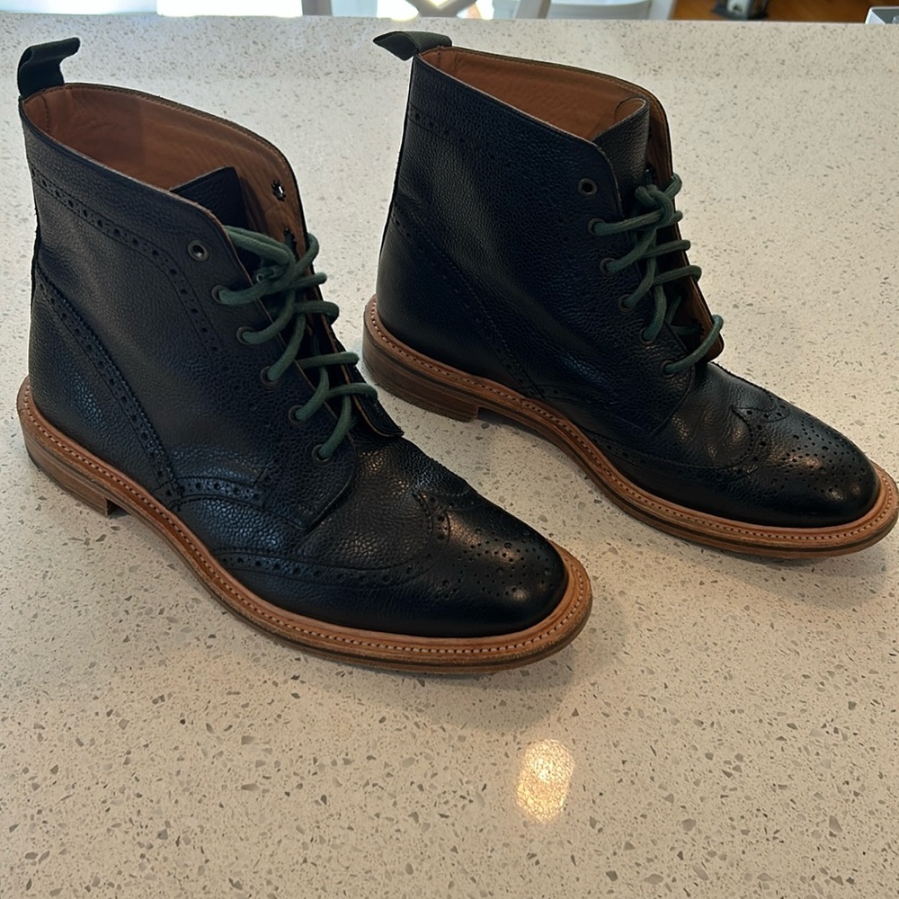 Men’s, size 9.5, brogue boot, black